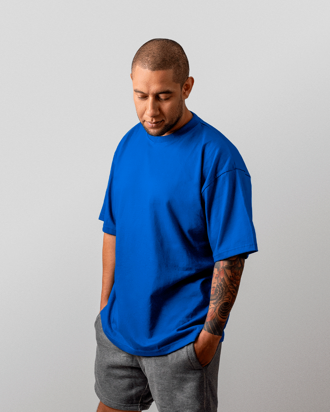 camiseta-oversize-azul-rey